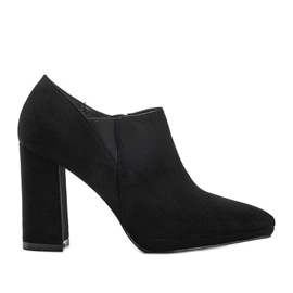 Czarne zamszowe botki na słupku Carla