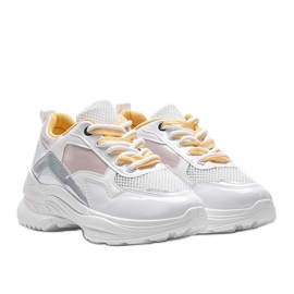 Białe sneakersy z holograficznymi wstawkami Karlie różowe