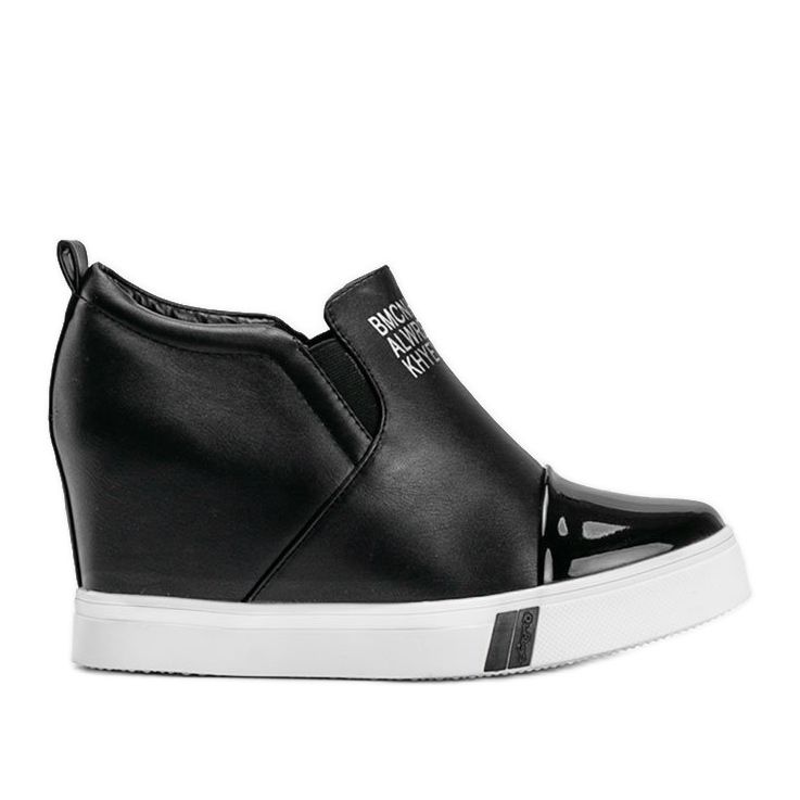 Czarne sneakersy damskie z napisami Caroline