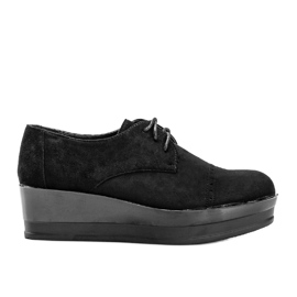 Czarne zamszowe półbuty na wysokiej podeszwie Elisabeth