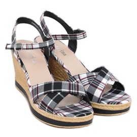 Sandałki na koturnie w kratkę czarne A89937 Black