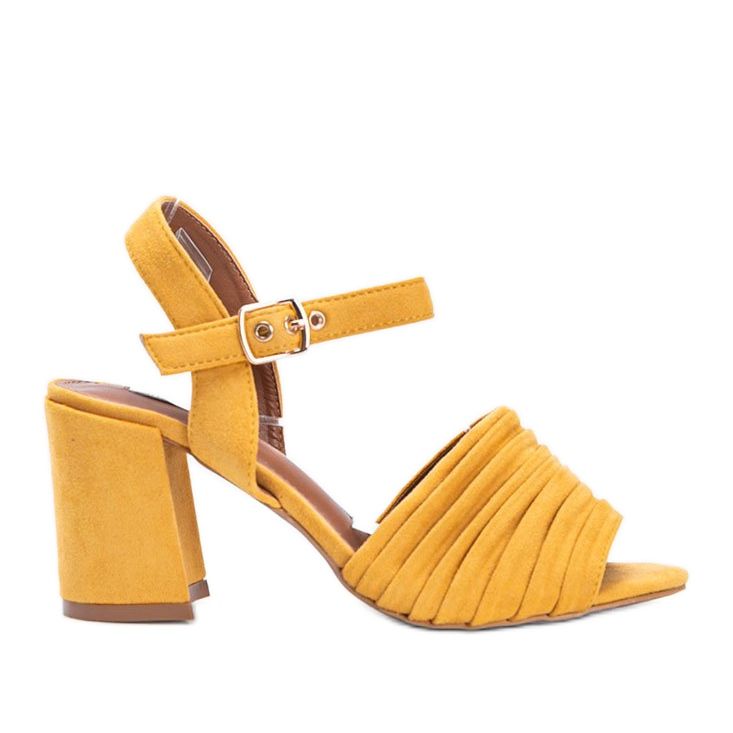 Żółte sandałki na klocku z eko-zamszu Aliya