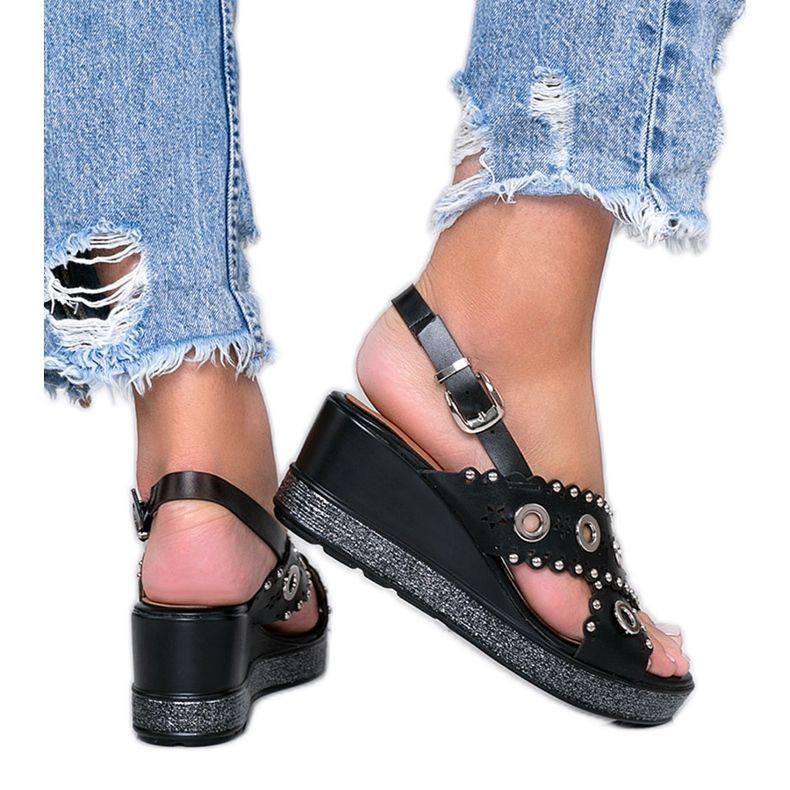 Czarne sandały na koturnie metaliczne Mon