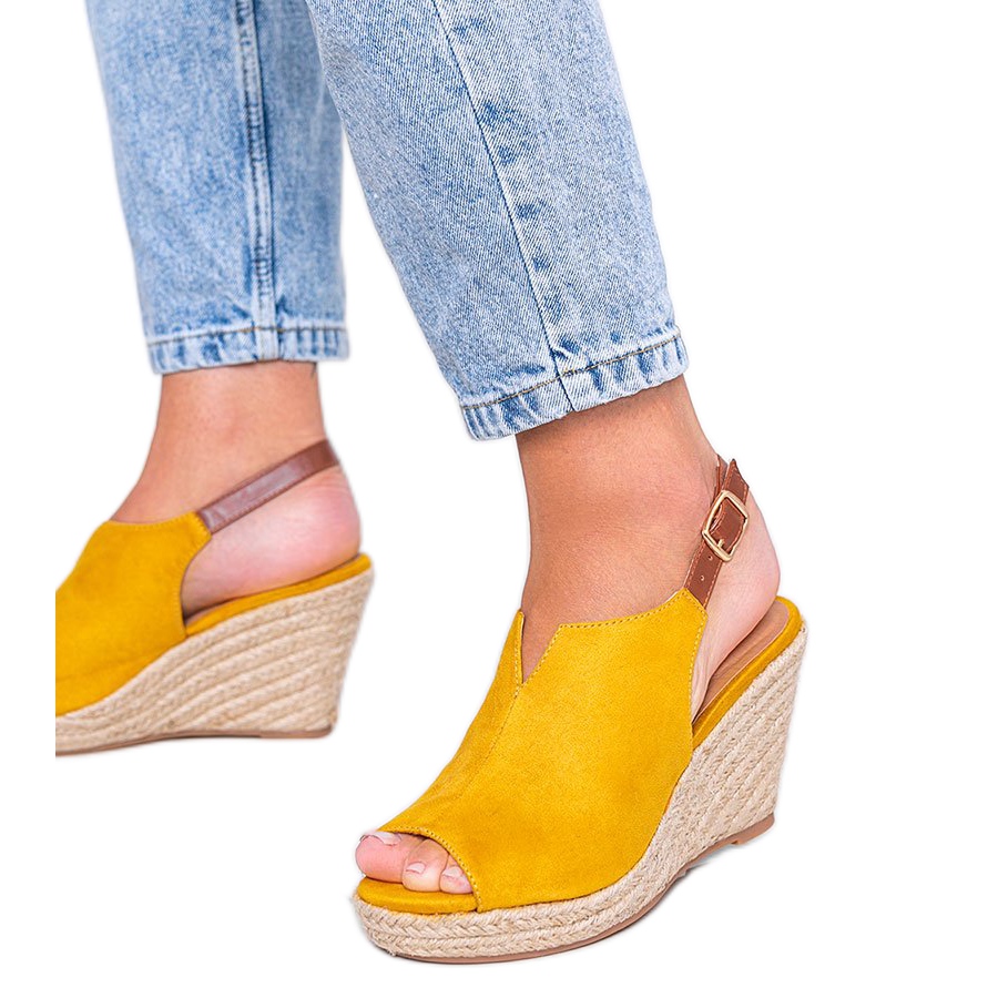 Musztardowe sandały na koturnie Lindy żółte