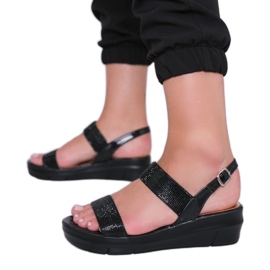 Czarne sandały na koturnie Sweet Rasp