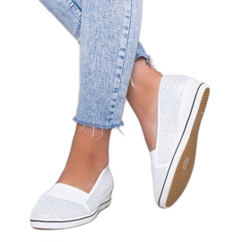 Białe błyszczące baleriny na koturnie Glam Star