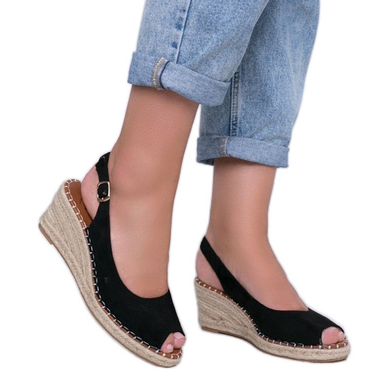 Czarne sandały na koturnie Caitlin