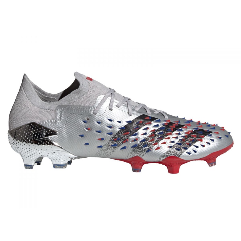 Buty piłkarskie adidas Predator Freak.1 Low Fg M FY1051 szare srebrny