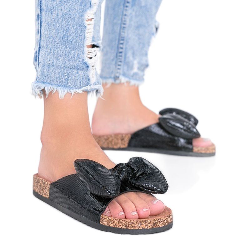 Czarne klapki z kokardką Norris