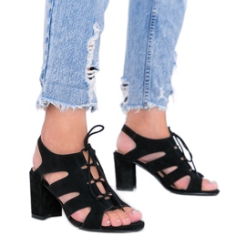 Czarne wiązane sandały na słupku Isabella