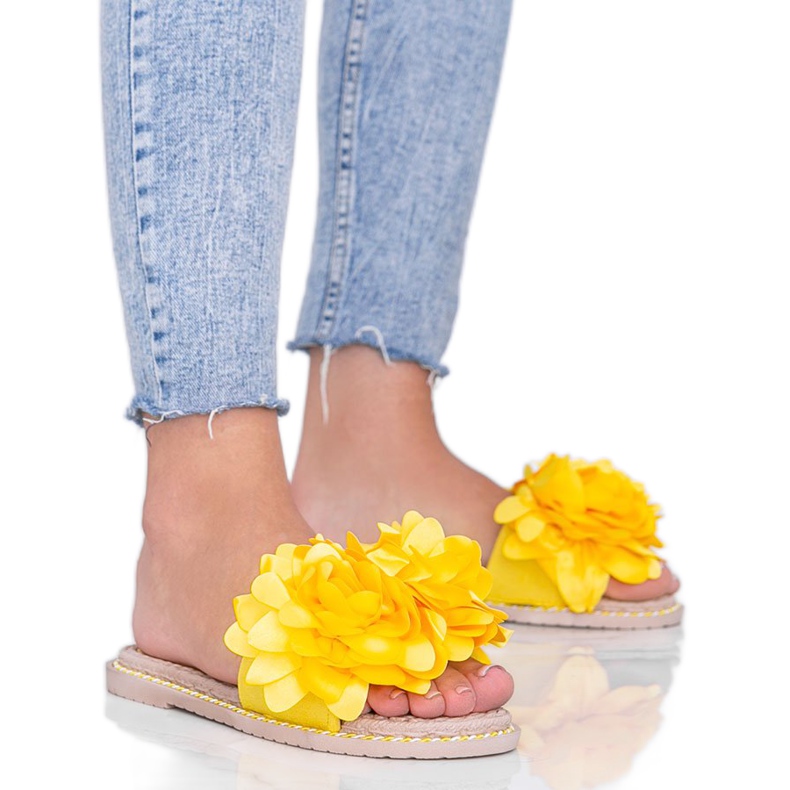 Żółte klapki damskie