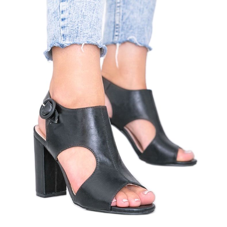 Czarne sandałki na słupku Gally