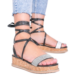 Czarne sandały wiązane z cyrkoniami Ves