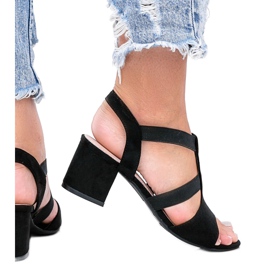 Czarne sandały na niskim słupku Forte