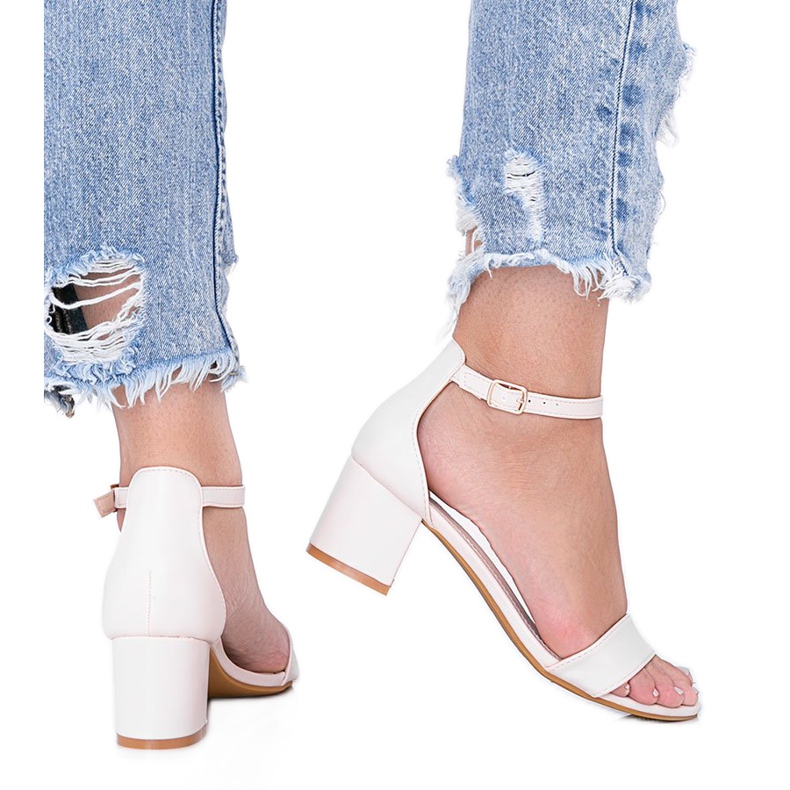 Beżowe sandały na niskim słupku Sever beżowy