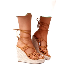 Wiązane sandały espadryle damskie na koturnie z plecionką camel brązowe