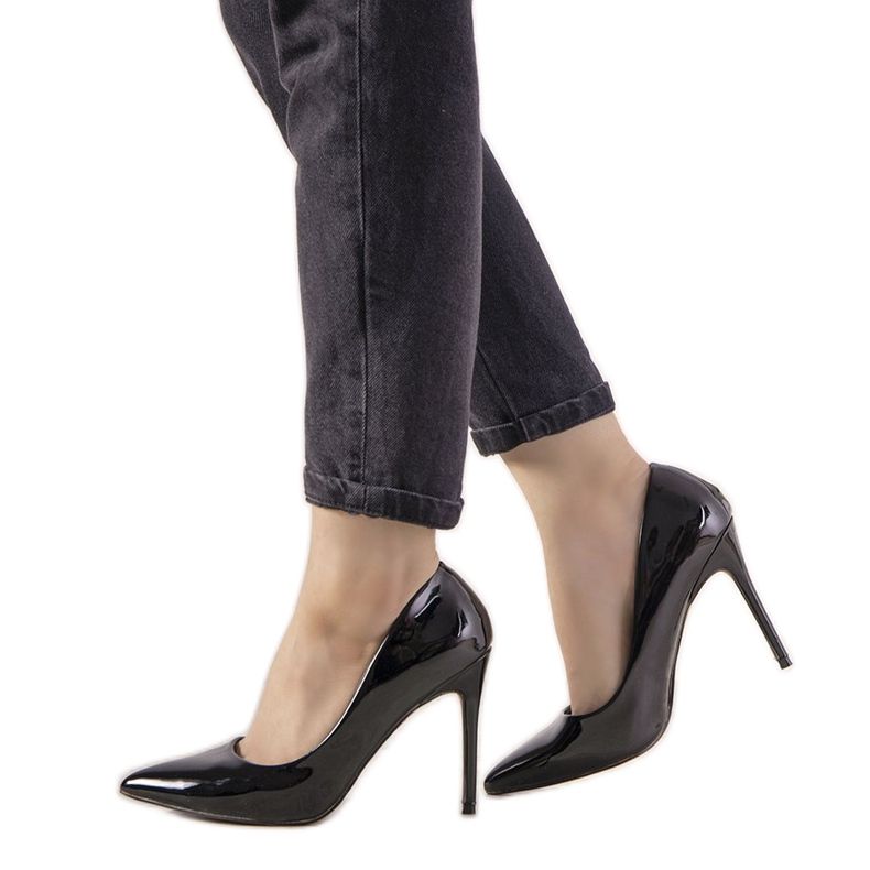 Czarne lakierowane szpilki Ibiza