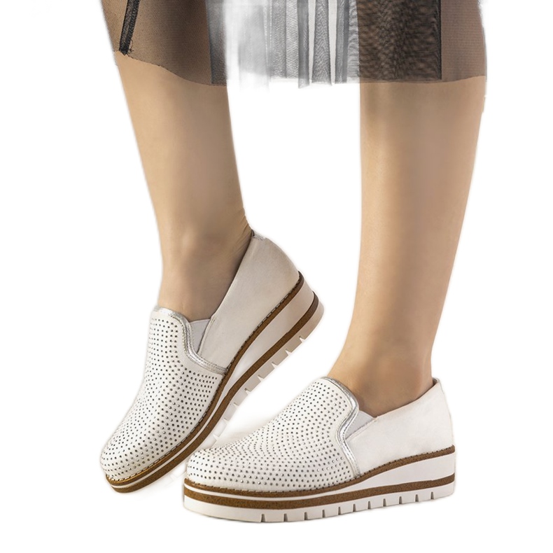 Srebrne półbuty wsuwane z ćwiekami GF-FD9 białe