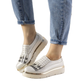 Srebrne półbuty wsuwane z ćwiekami GF-FD9 białe