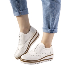 Srebrne półbuty wsuwane z ćwiekami GF-FD9 białe