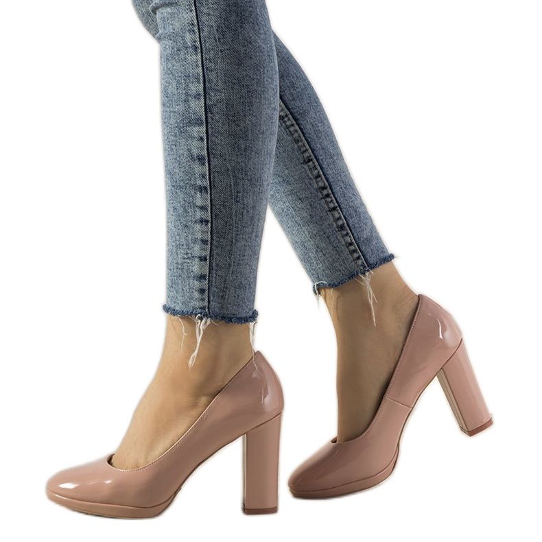 Różowe lakierowane czółenka na słupku Bellisima