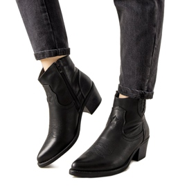 Czarne kowbojki z wyszywanym wzorem Mustgrow