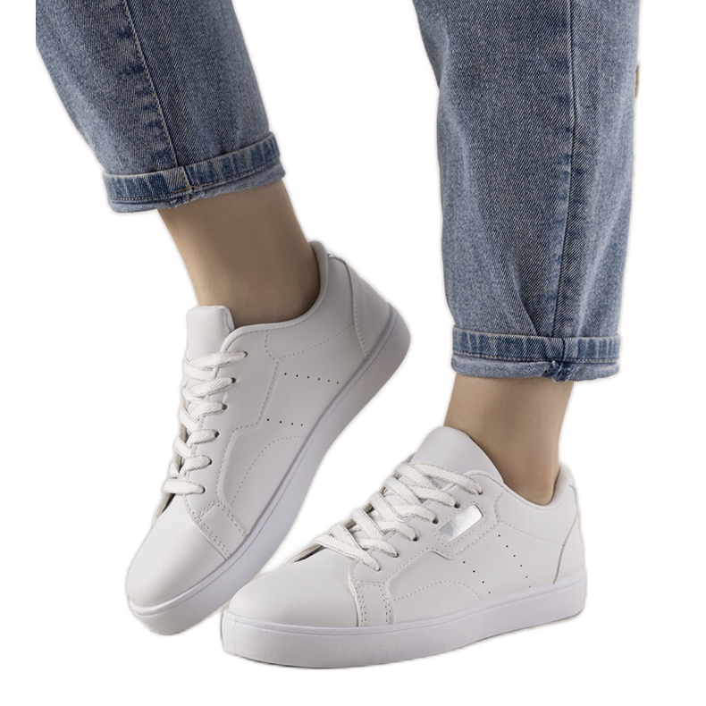 Biało srebrne sneakersy Boomshom białe