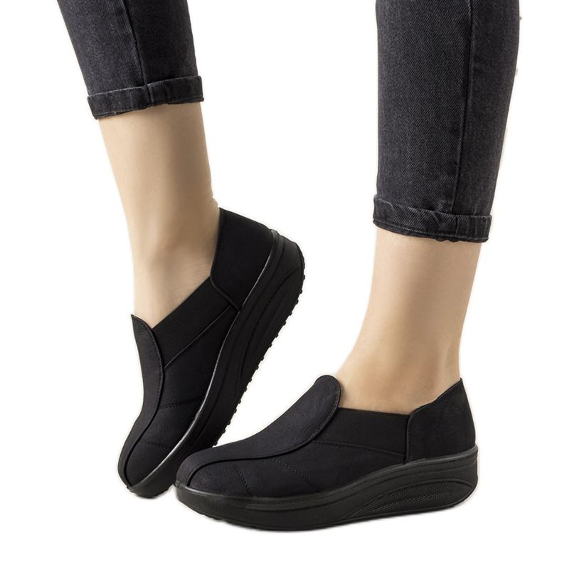 Czarne półbuty na wysokiej podeszwie Spike