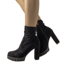 Czarne botki na słupku Fiode