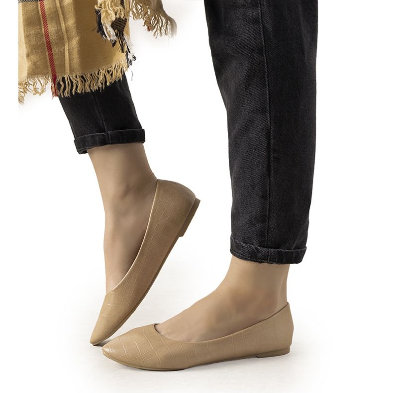 Beżowe baleriny w motywie skóry krokodyla Camilia beżowy