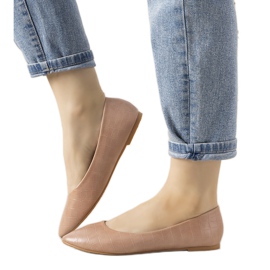 Różowe baleriny w motywie skóry krokodyla Camilia