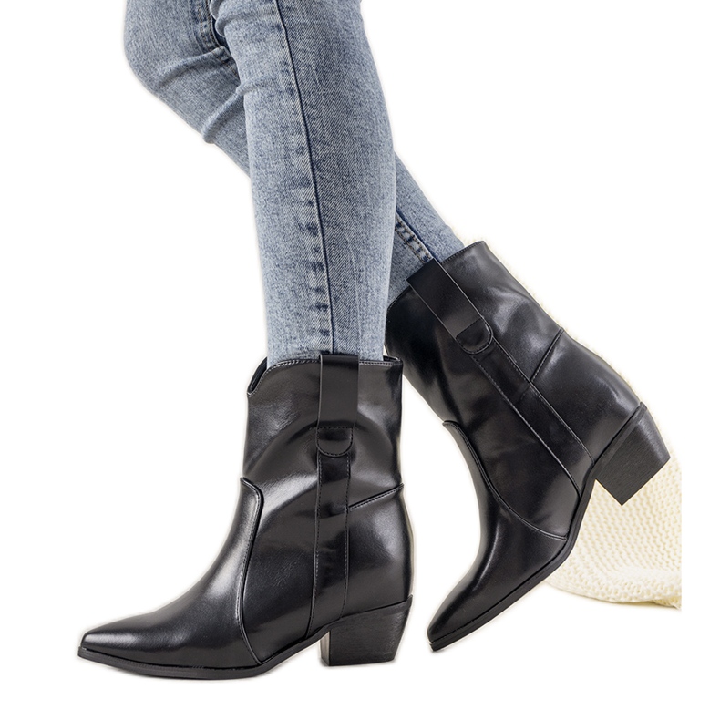 Czarne kowbojki wsuwane na słupku Perlage