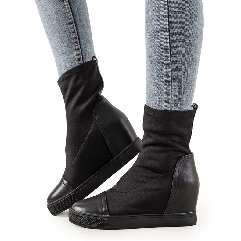 Czarne elastyczne sneakersy na koturnie Partida