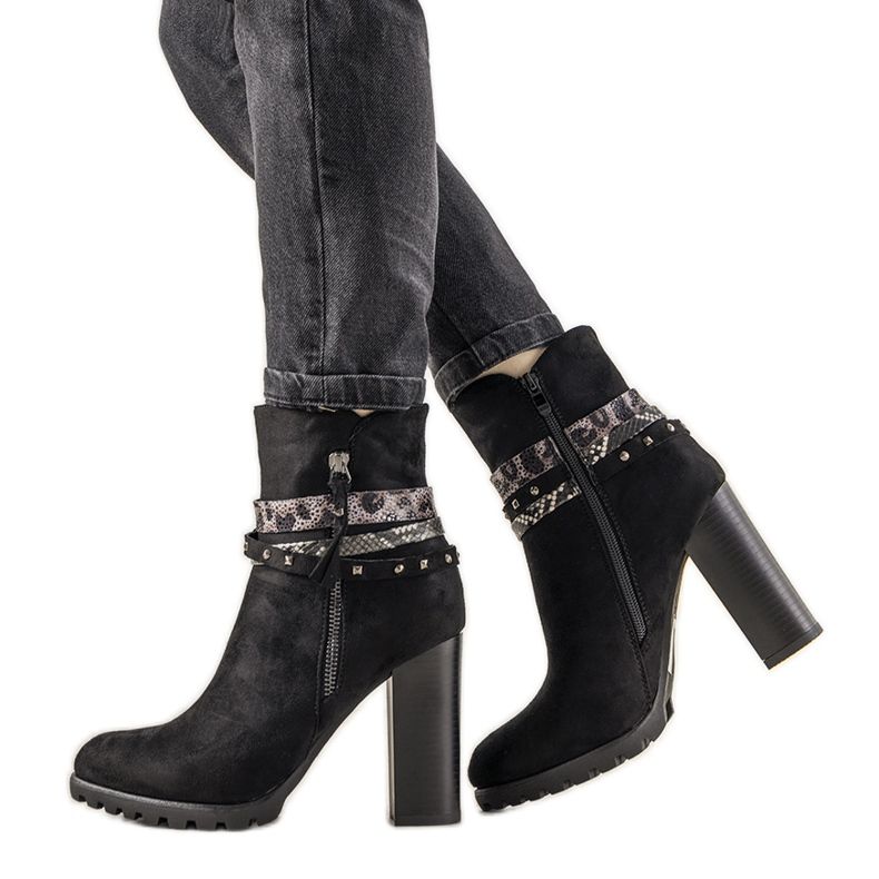 Czarne zamszowe botki na słupku damskie Barella