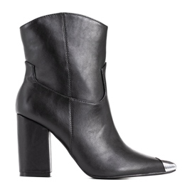 Czarne botki typu kowbojki Breton