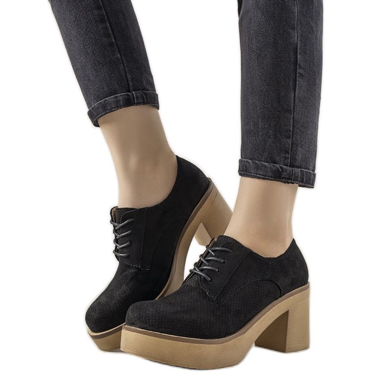 Czarne botki w stylu półbutów na słupku Cascio