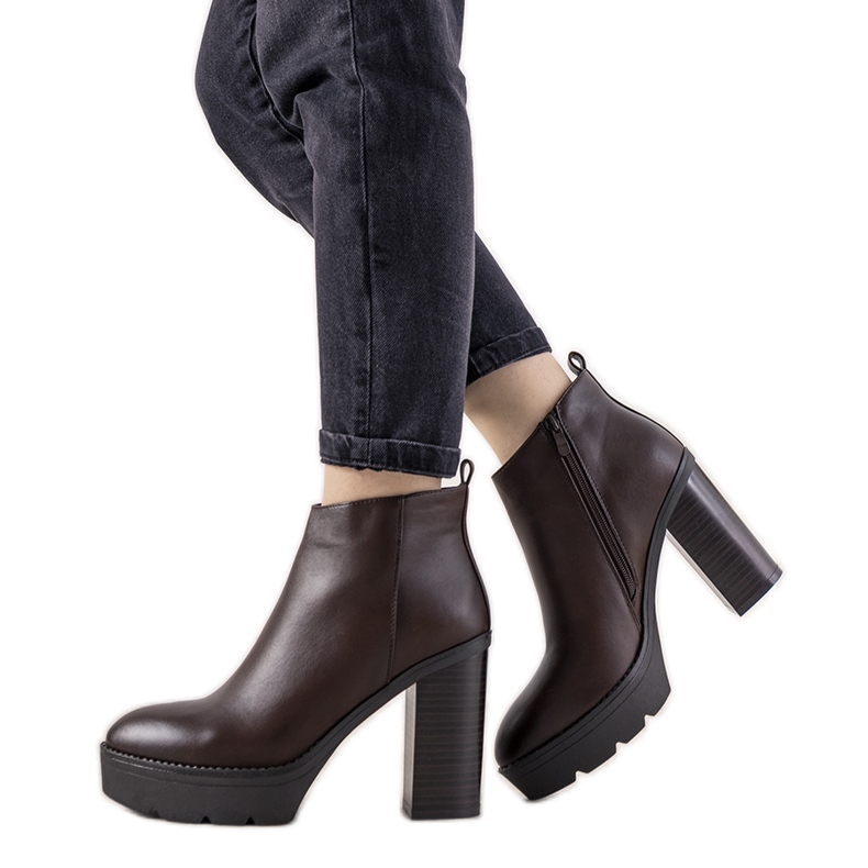 Brązowe klasyczne botki na słupku damskie My Need