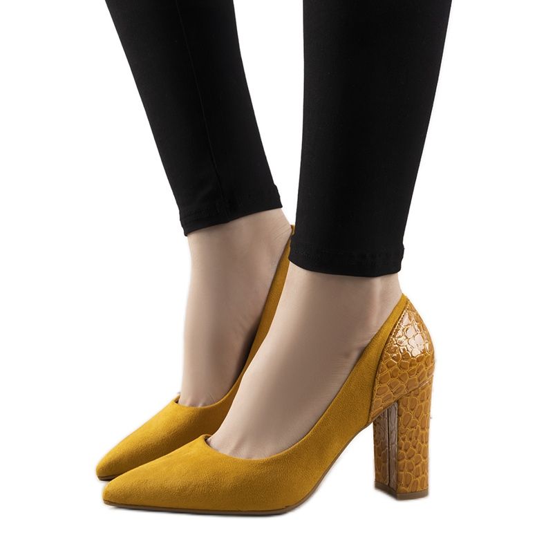 Musztardowe czółenka na słupku Nutt żółte