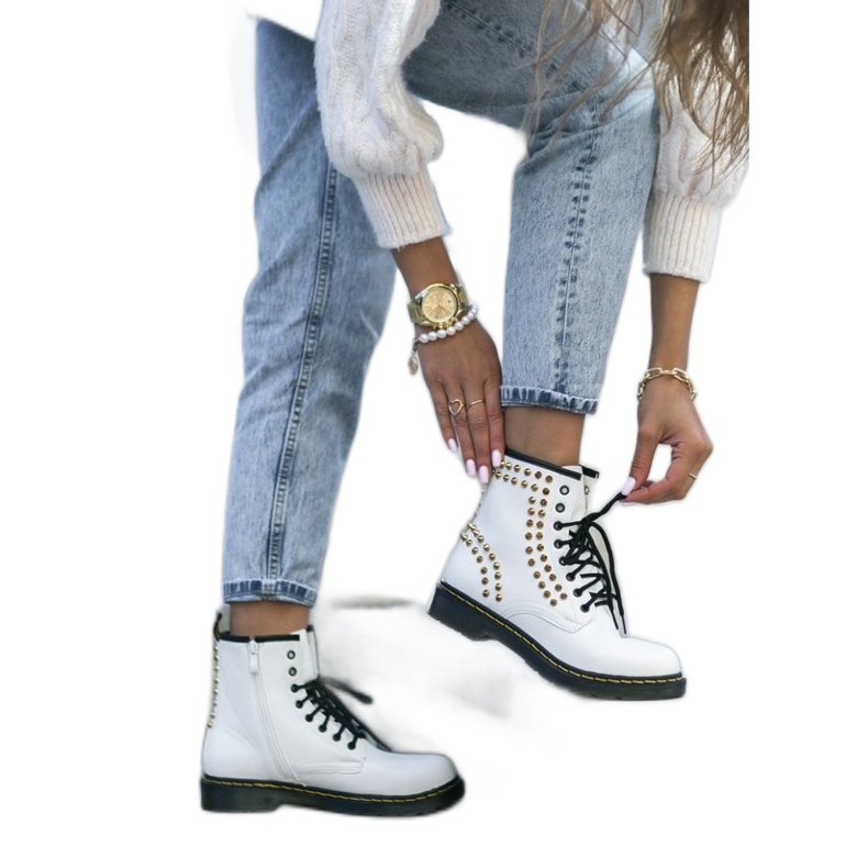 Białe workery z ćwiekami Marten