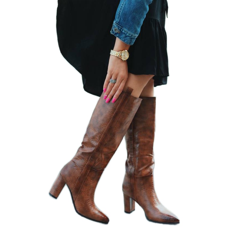 Camelowe kozaki na słupku w krokodyli wzór Mona brązowe