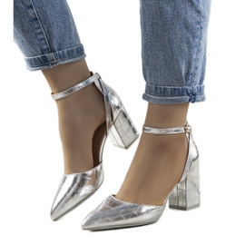 Srebrne czółenka na słupku Davies srebrny