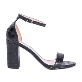 Czarne sandały na słupku Millo