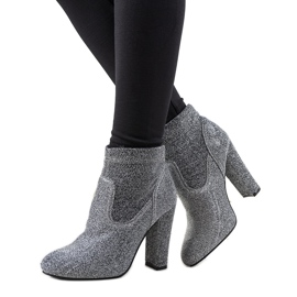 Srebrne błyszczące botki na słupku Birgit srebrny