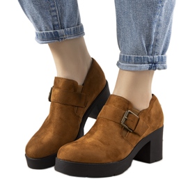 Camelowe półbuty na słupku Leonie brązowe