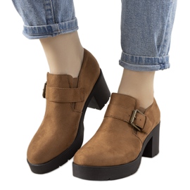 Beżowe półbuty na słupku Leonie khaki