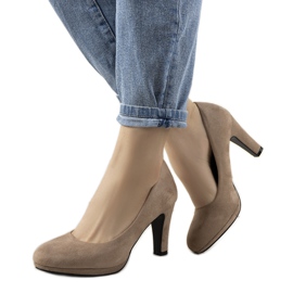 Beżowe czółenka na słupku z eko-skóry Sara beżowy