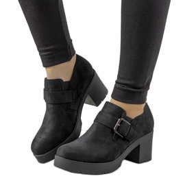 Czarne półbuty na słupku Leonie