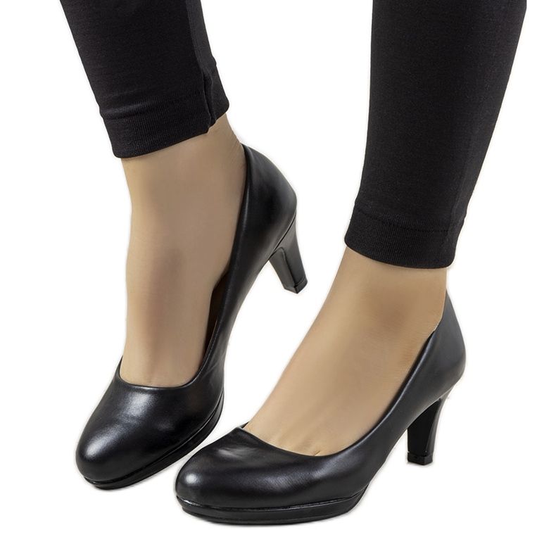 Czarne czółenka na szpilce z eko-skóry Fink