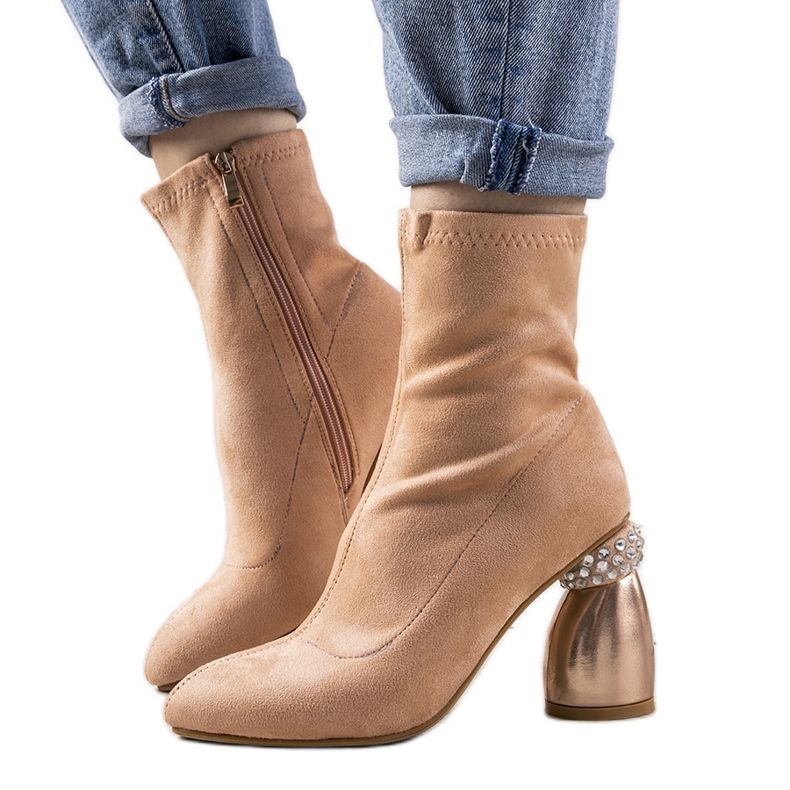 Różowe botki na ozdobnym słupku Bazin