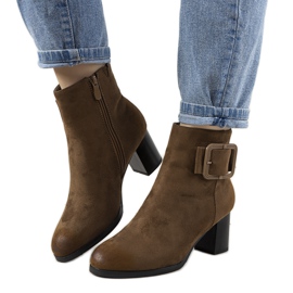 Brązowe botki na słupku Carrillo